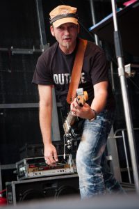 Bernd "Burney" Hummel - Gitarre & Gesang
